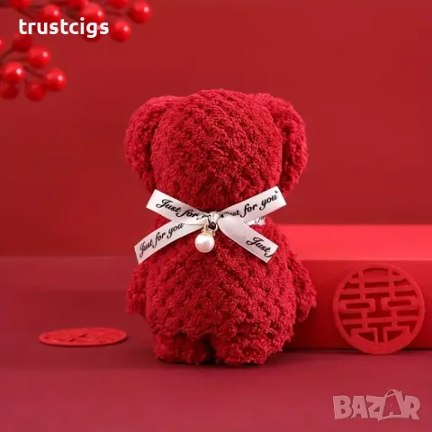 Малко хавлиено сладко мече с панделка