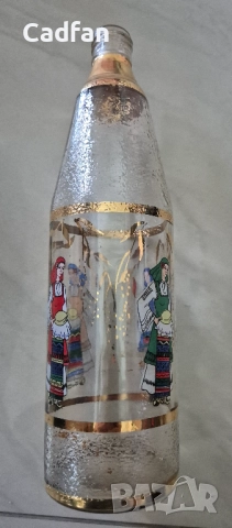 Стъклена бутилка с ваденки жени в народни носий, снимка 3 - Антикварни и старинни предмети - 51489638