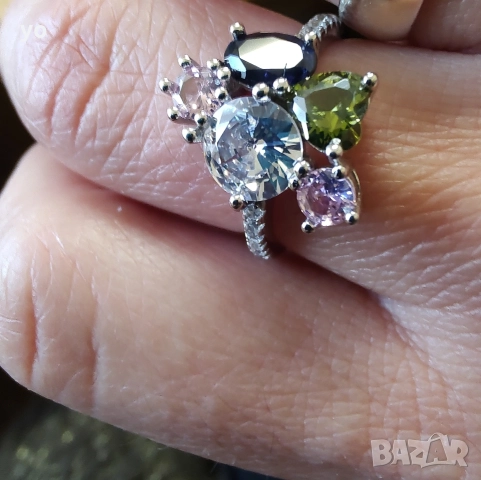 Сребърен пръстен с камъни 