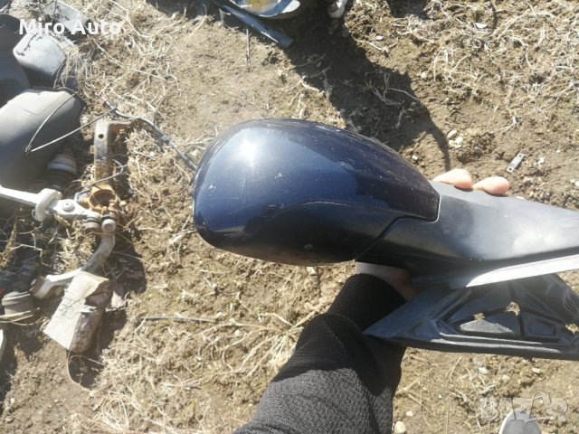 Дясно малко огледало от Ауди А6 Ц5 - син цвят , снимка 4 - Части - 38108107