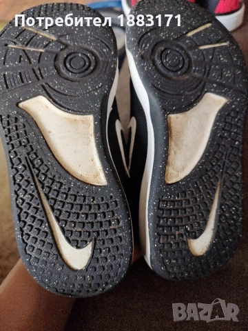 Детски маратонки на Найк , снимка 2 - Детски маратонки - 51941083