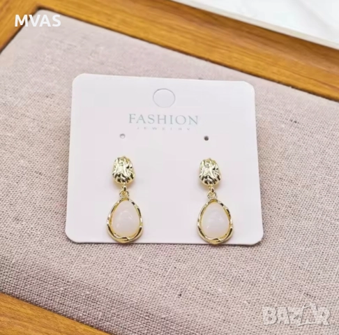 Нови обеци капка златисти с бяло, снимка 3 - Обеци - 52819092