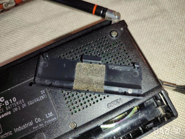 Използвано радио Panasonic RF-B10 FM/SW/MW World Radio Band Receiver., снимка 11 - Радиокасетофони, транзистори - 53557220