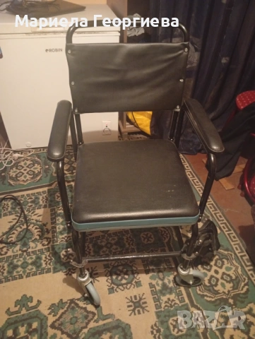 Инвалидна количка за баня с вградена тоалетна