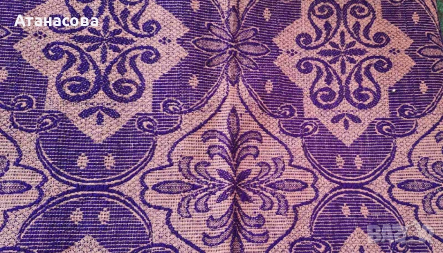 Лилав килим