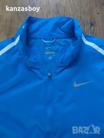 Nike Impossibly Light Jacket Womens - страхотна дамска ветровка КАТО НОВА С, снимка 2 - Спортни екипи - 47272767