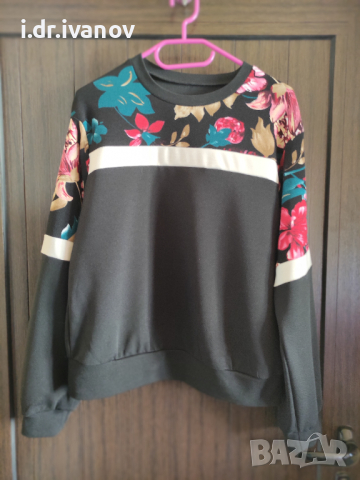 черна спортна блуза с цветни елементи 