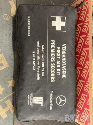 ОРИГИНАЛНА МЕРЦЕДЕС АПТЕЧКА W203 C CLASS Ц КЛАСА