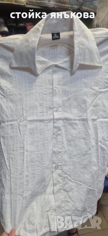 Продавам бяла мъжка риза Версаче.
