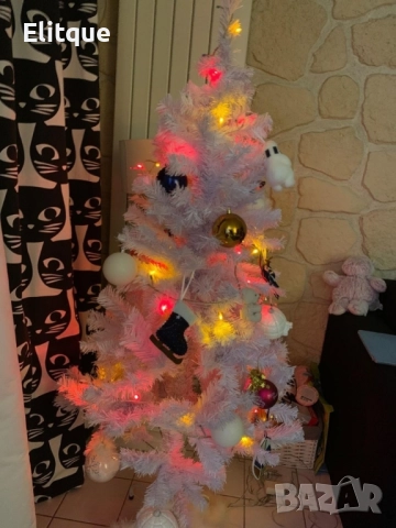 Коледна Снежно бяла или зелена елха с шишарки + пласмасова стойка ТОП ПРЕДЛОЖЕНИЕ, снимка 13 - Декорация за дома - 52495394