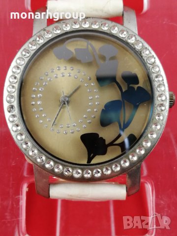 Часовник дамски бял с цветя, снимка 1 - Дамски - 16095176