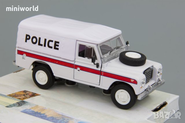Land Rover Series III 109 пикап с тента Police - мащаб 1:43 на Cararama старо производство отваряеми, снимка 3 - Колекции - 43953940