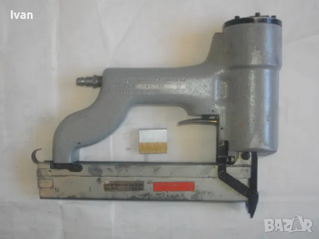 Американски пневматичен такер като нов SENCO Model K - Made in USA за скоби до 30 мм Отличен Профи