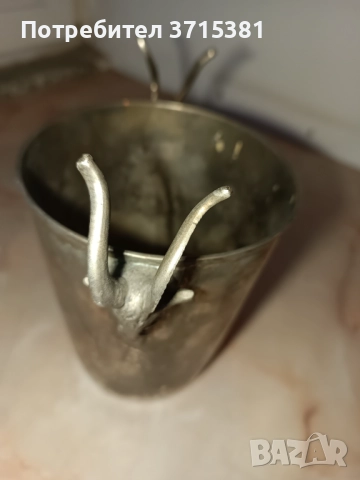 Съд за охлаждане на вино. 