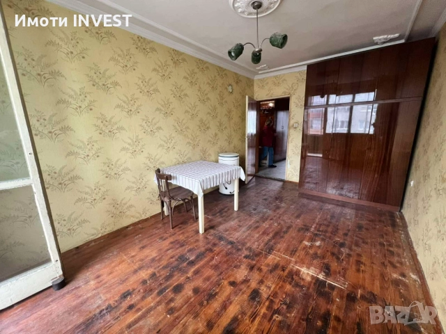 Четиристаен Тухлен Апартамент с Гараж в кв. Вароша, снимка 3 - Апартаменти - 52632630