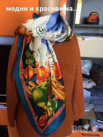Копринен шал със зимни мотиви, снимка 2 - Шалове - 52378355