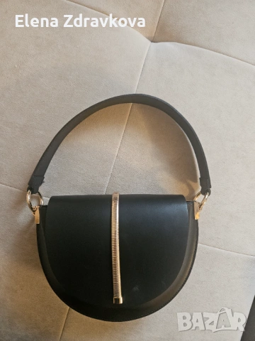 Черна дамска чанта – класически модел