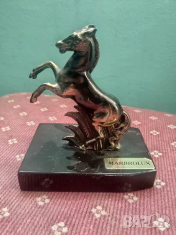 Статуетка кон