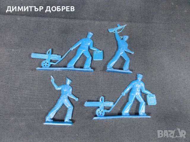 ЛОТ ОТ 4 СТАРИ РЕТРО СОЦ СССР ПЛАСТМАСОВИ ФИГУРКИ ВОЙНИЦИ МАТРОСИ 