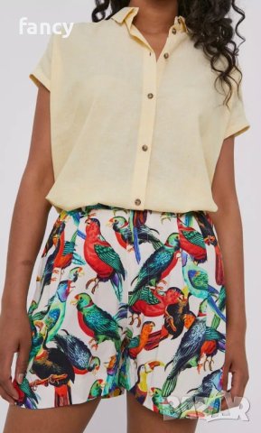 Къси летни панталонки с десен на папагали, снимка 2 - Къси панталони и бермуди - 44085616