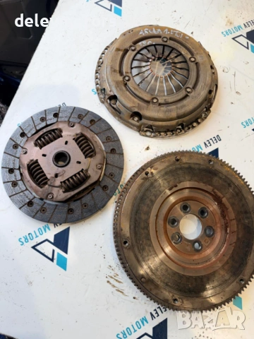 04C105273C / 04C141031C / 04C141025D комплект съединител, маховик, феродо и притискател Seat Arona