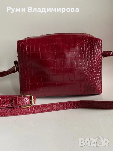 Червена чантичка през рамо, снимка 2 - Чанти - 53467222