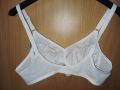 Triumph бял сутиен 90 А нов, снимка 4