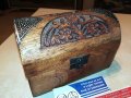 дървена кутия с дърворезба и метален обков 2007211211, снимка 1 - Антикварни и старинни предмети - 33573593