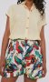 Къси летни панталонки с десен на папагали, снимка 2