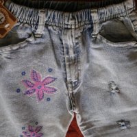 Дънков панталон 7/8 за момиче, нов, размер 4-5/години/, снимка 4 - Детски панталони и дънки - 37420401
