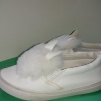 Детски бели спортни обувки Fashion с пухчета и ушички - като зайче, снимка 11 - Детски маратонки - 27332778