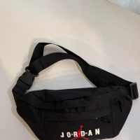 Чанти за през кръста и гърдите Jordan , Nike , Adidas , снимка 1 - Чанти - 44695061