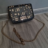 Луксозна черна чанта със златни акценти + дълга дръжка,тип-синджир,която може да се сваля, снимка 1 - Чанти - 37579658
