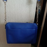 Оригинална чанта на GUESS синя, снимка 9 - Чанти - 37894340