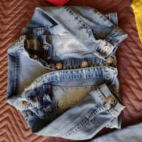 Комплект от детски дънки,яке и две блузки р:104см., снимка 5 - Детски комплекти - 44872664