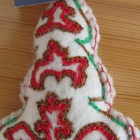 Автентична текстилна коледна играчка от филц с казахски национални мотиви, снимка 2 - Декорация за дома - 27023956