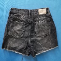 Дамски дънкови панталони Zara , снимка 2 - Къси панталони и бермуди - 37023393