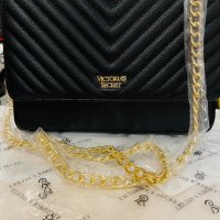 Victoria's Secret Pebbled V-Quilt Street чанта през рамо Chain Strap Purse MSRP

, снимка 1 - Чанти - 43930432