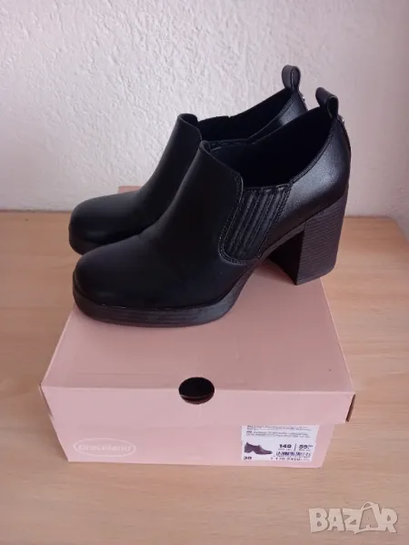 Затворени дамски обувки с висок ток, снимка 1