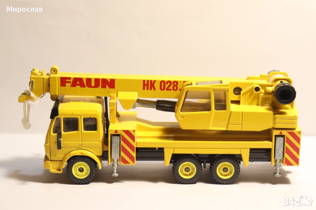 1/55 SIKU KAМИОН КРАН MERCEDES FAUN КОЛИЧКА МОДЕЛ, снимка 1
