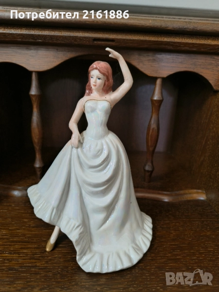 Порцеланова танцьорка със седефен ефект, снимка 1