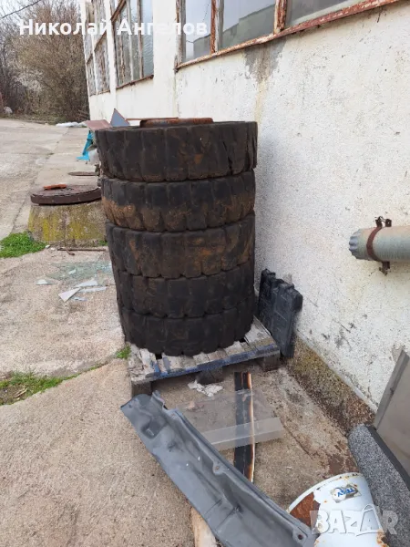 Гуми плътни за багер, снимка 1