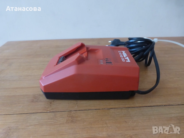 Зарядно С 4/12-50 за машини 12 V с 4 батерии HILTI Хилти, снимка 6 - Други инструменти - 52941786