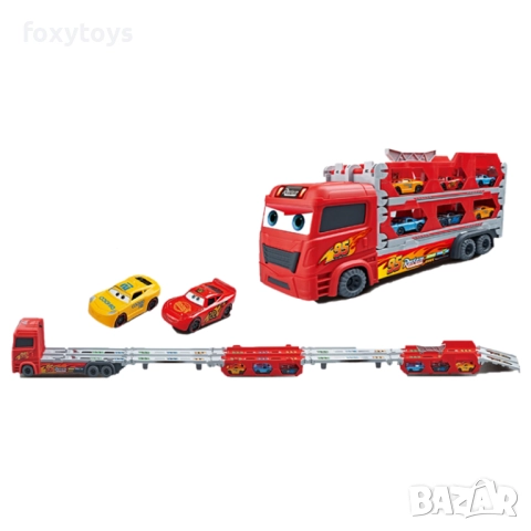 Автовоз с два катапулта, дълга писта и две коли