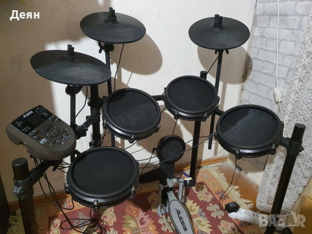 Alesis Nitro mesh kit , снимка 2 - Ударни инструменти - 52086304