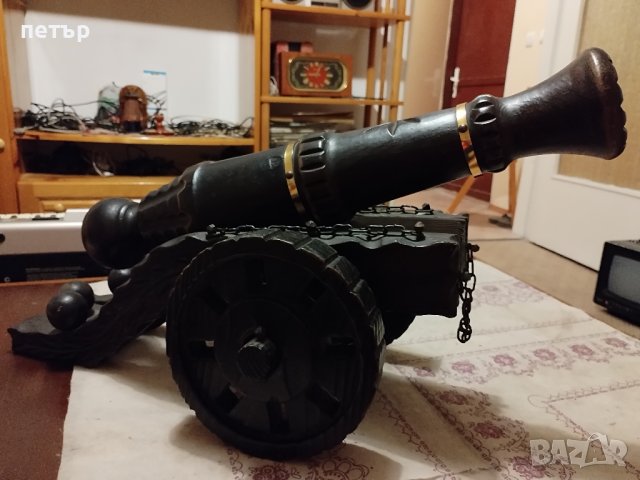 Голямо дървено оръдие