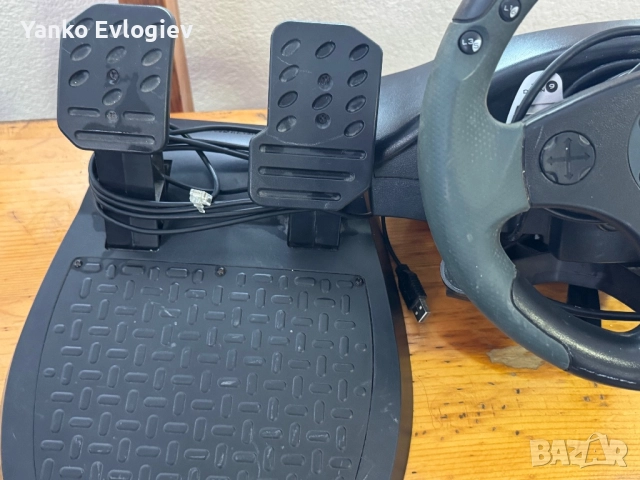 Волан Thrustmaster Ferari GT 3-in -1 Racing Wheel V.2, снимка 4 - Геймърски - 52965116