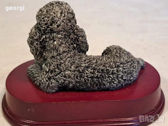 фигурка на куче върху дървен пиедестал 23/1, снимка 4 - Антикварни и старинни предмети - 49303648