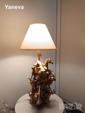 Лампа ​"Единство" , символ на хармонията между човека и животните.