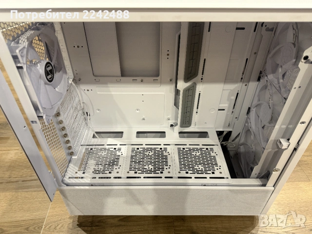 Продавам кутия Lian Li Lancool III RGB Mid-Tower TG White, снимка 5 - Захранвания и кутии - 53415073